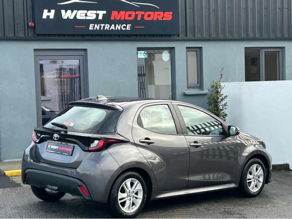 2022 Toyota Yaris 1.0 LUNA 4DR €16,945