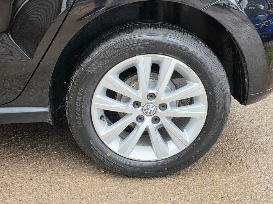 2016 Volkswagen Polo - image 8