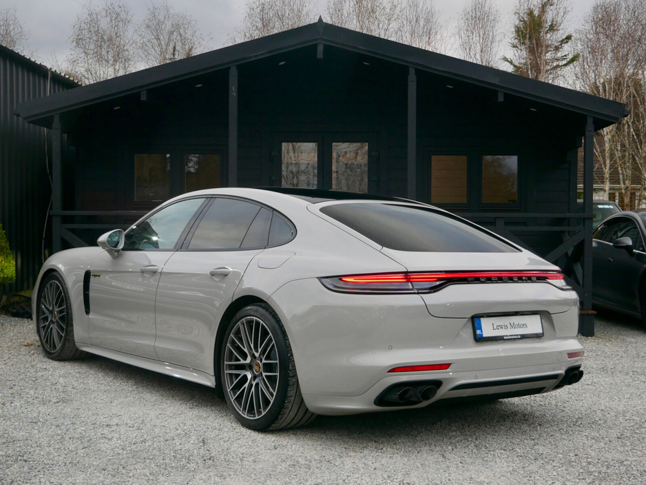 2023 Porsche Panamera - image 4
