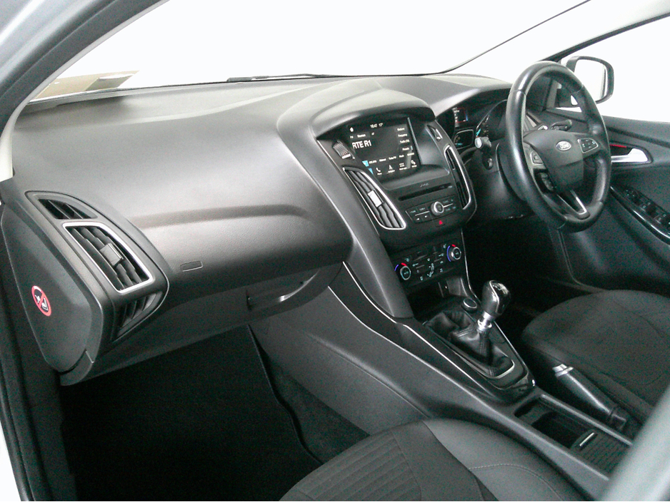 2017 Ford Focus - image 18