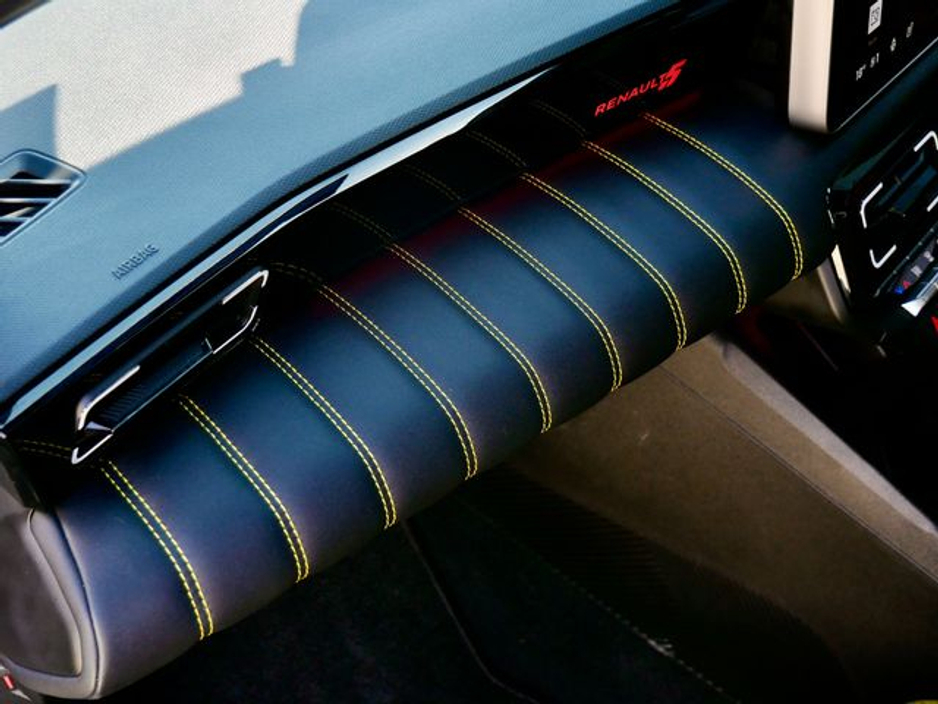 2025 Renault 5 - image 30