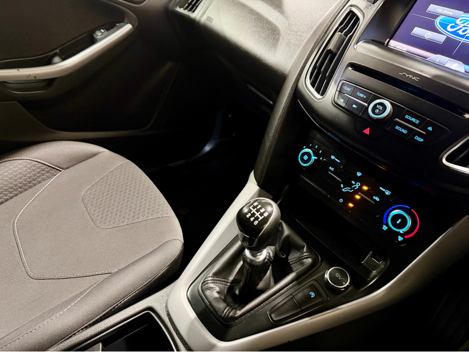 2016 Ford Focus - image 11