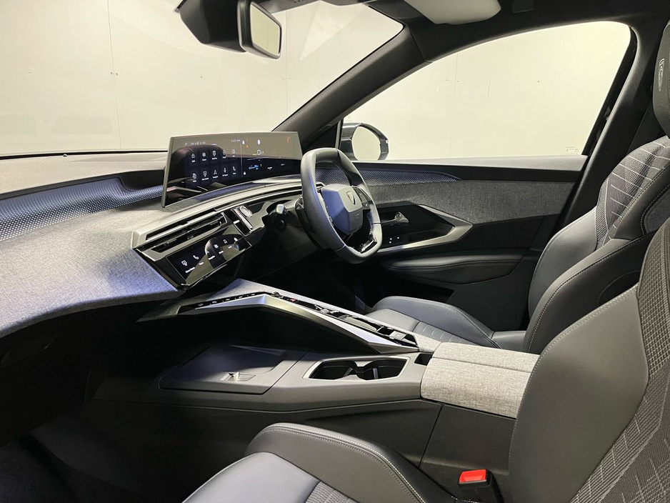 2025 Peugeot 3008 - image 6