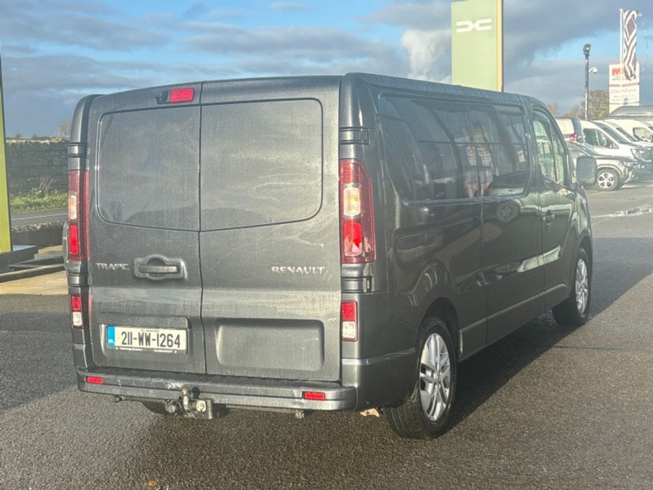 2021 Renault Trafic - image 6