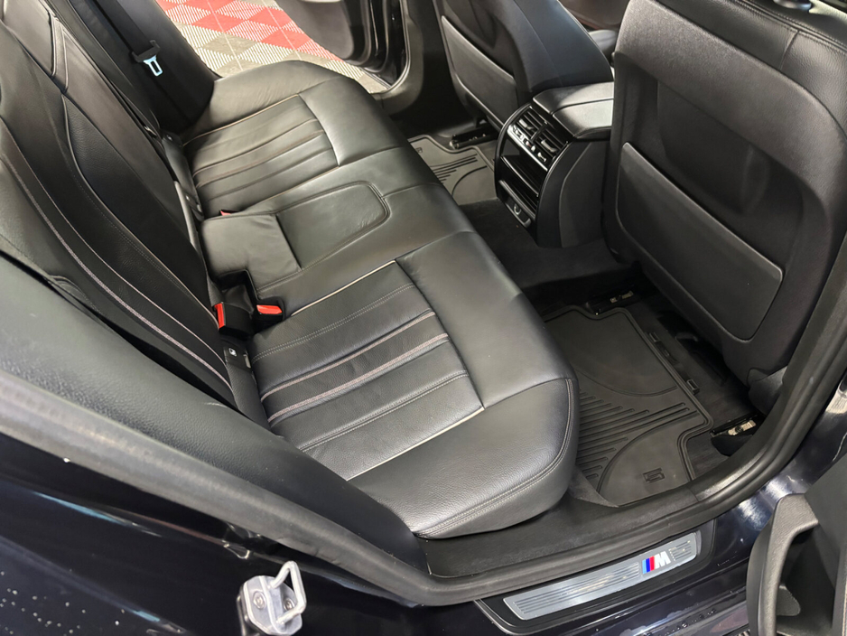 2019 BMW 5 Series - image 15