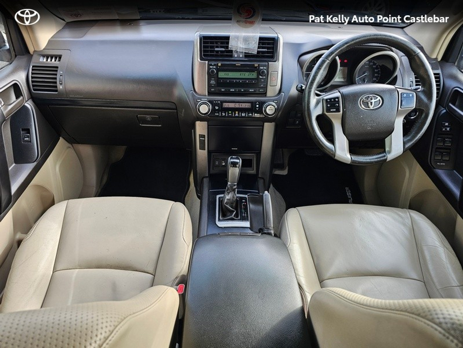 2013 Toyota Landcruiser - image 8