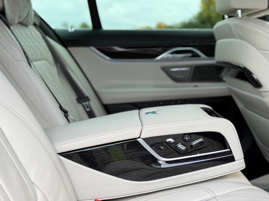 2020 BMW 7 Series - image 21
