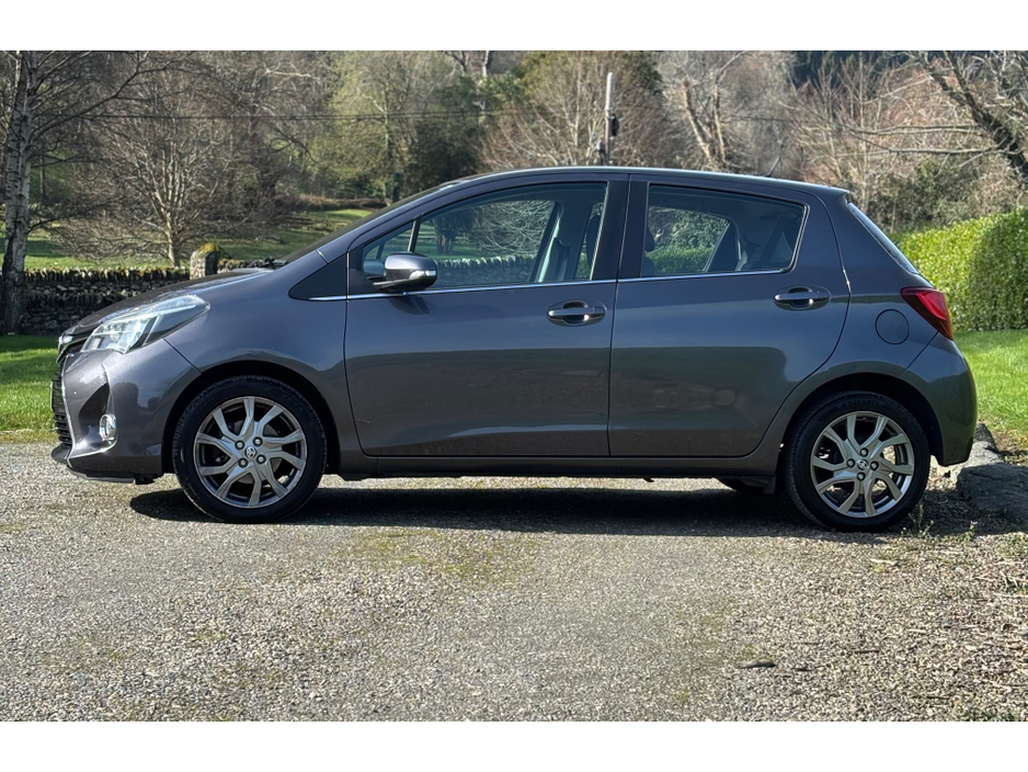 2015 Toyota Yaris - image 6