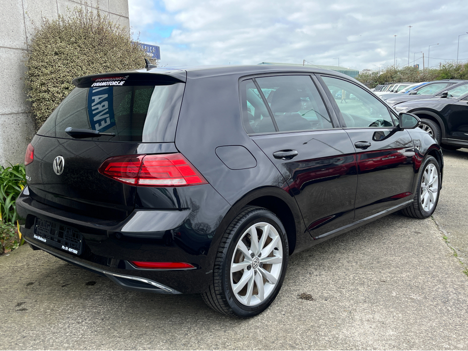 2018 Volkswagen Golf - image 4