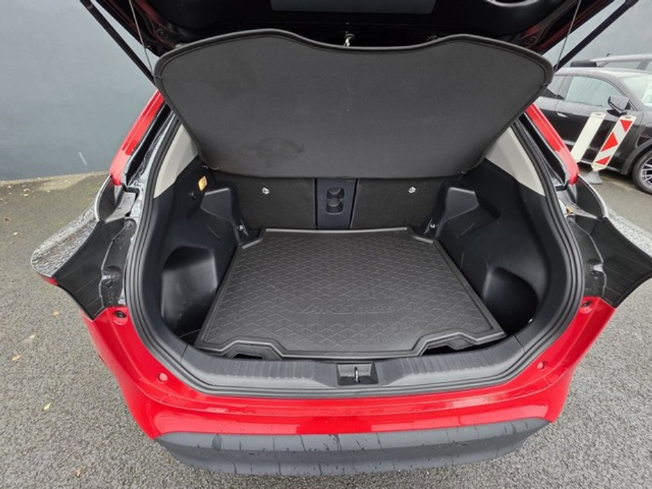 2025 Toyota Yaris Cross - image 10