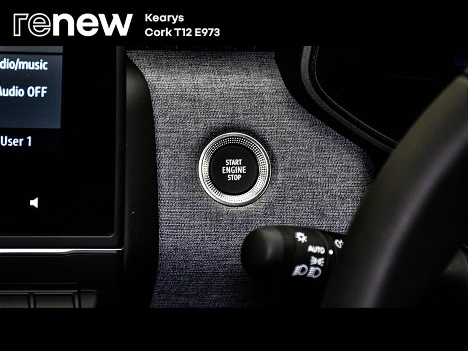 2025 Renault Clio - image 18