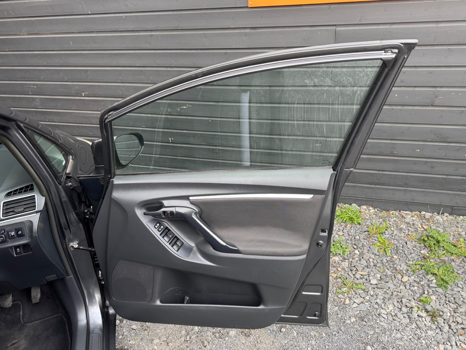 2014 Toyota Corolla Verso - image 16