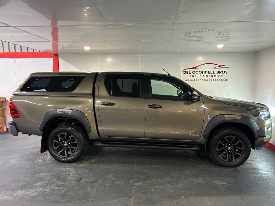 2021 Toyota Hilux - image 40