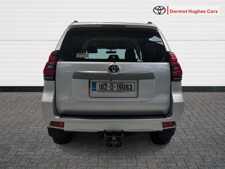 2018 Toyota Landcruiser - image 4