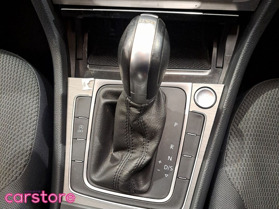 2015 Volkswagen Golf - image 16