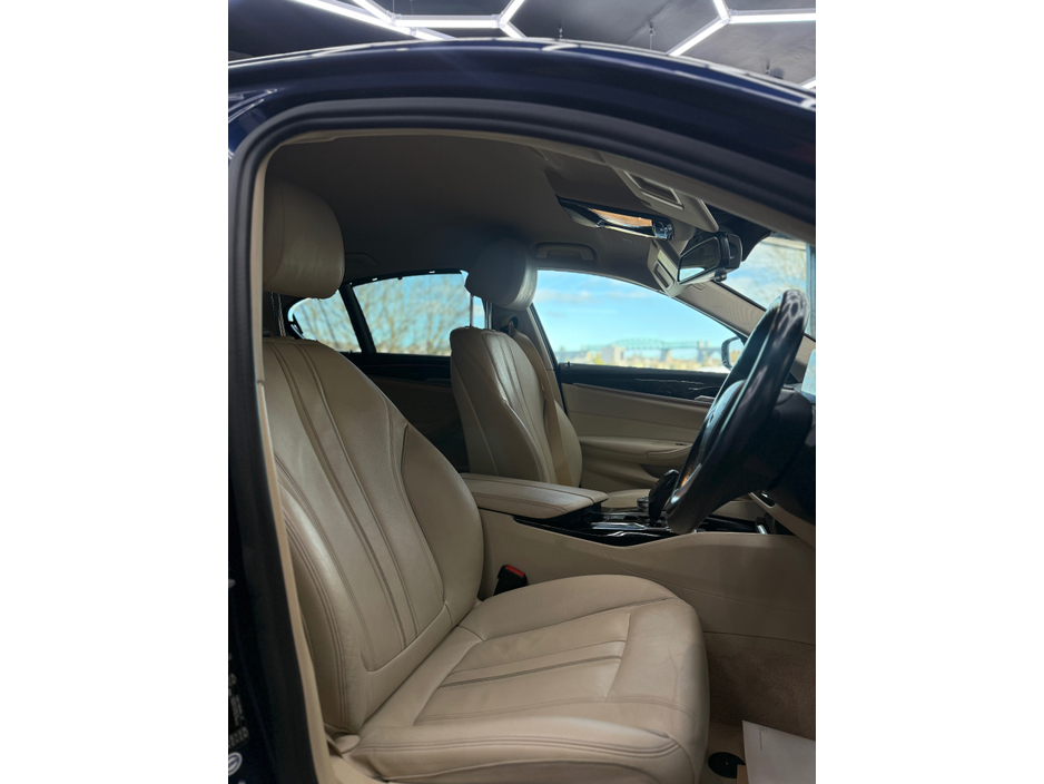 2017 BMW 5 Series - image 10