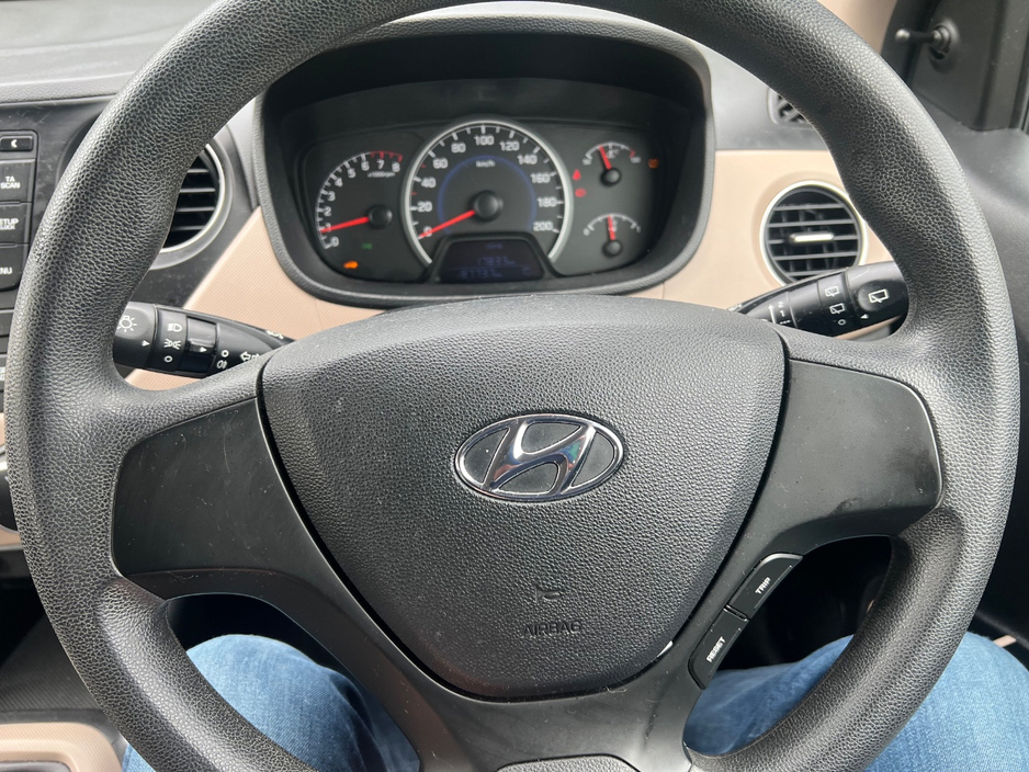 2017 Hyundai i10 - image 18