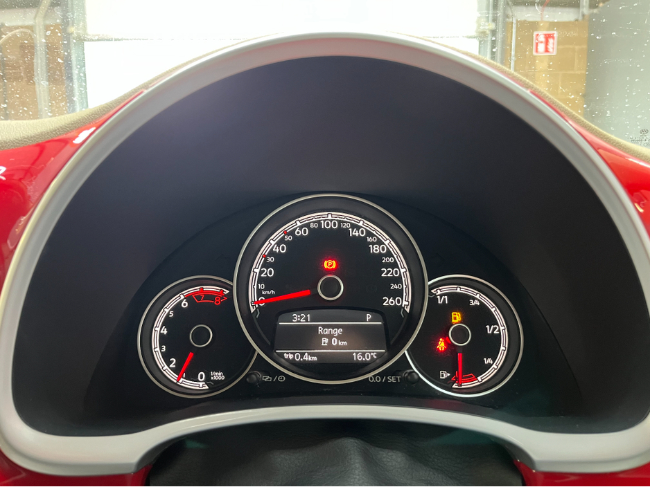 2018 Volkswagen Beetle - image 15