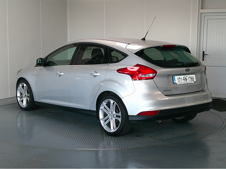 2017 Ford Focus - image 5