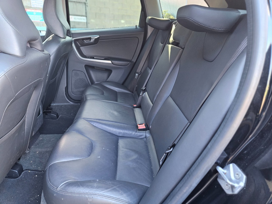 2016 Volvo XC60 - image 12