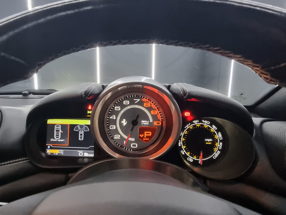 2015 Ferrari California - image 8