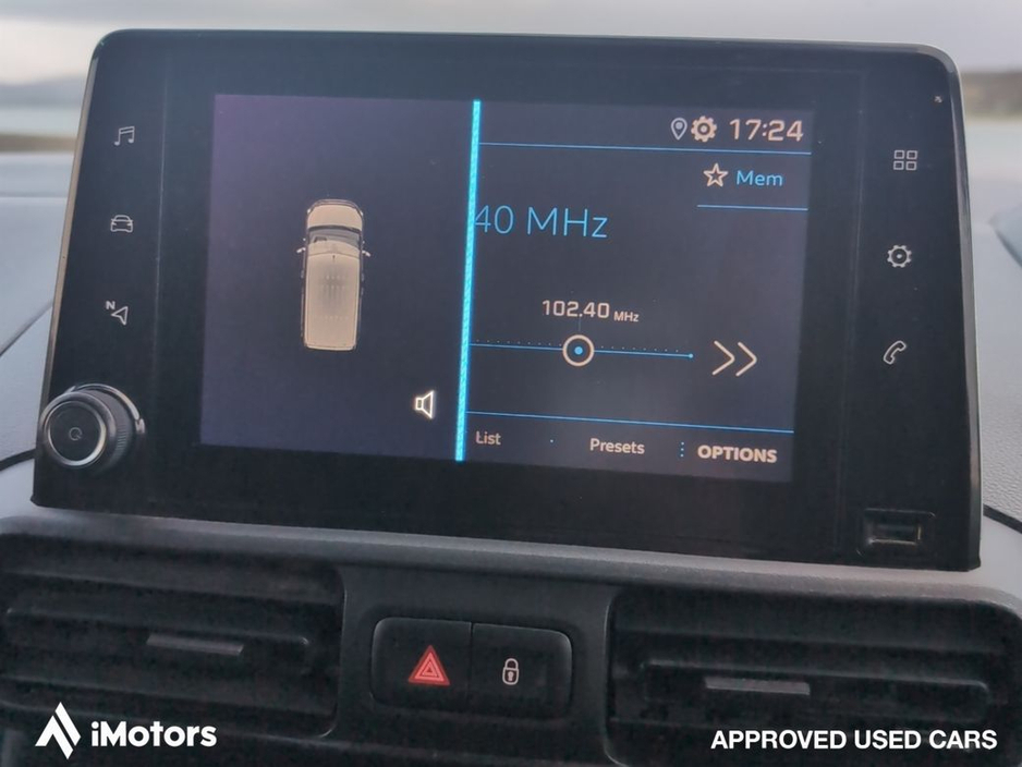 2022 Peugeot Partner - image 13