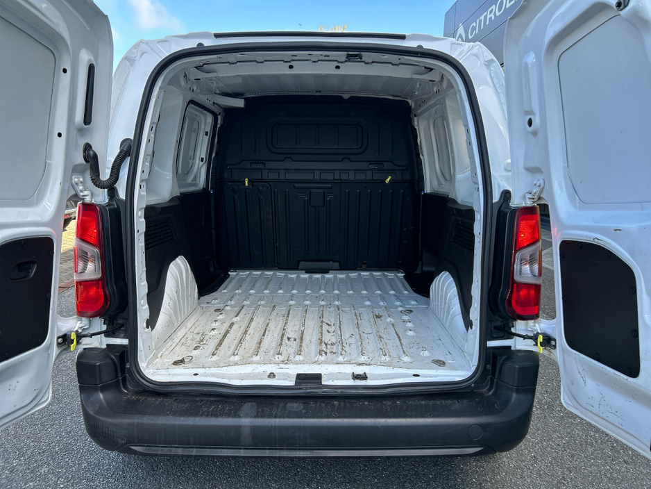 2021 Opel Combo - image 9