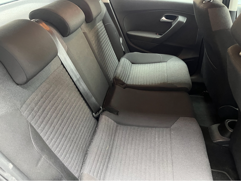 2014 Volkswagen Polo - image 11