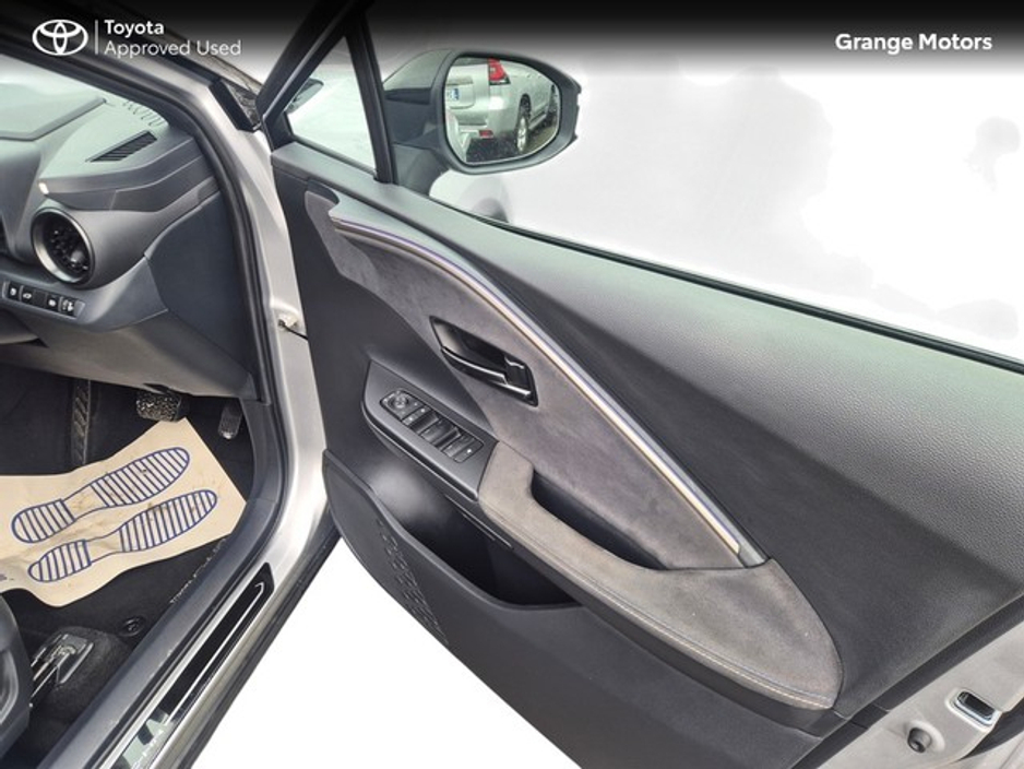 2024 Toyota C-HR - image 14