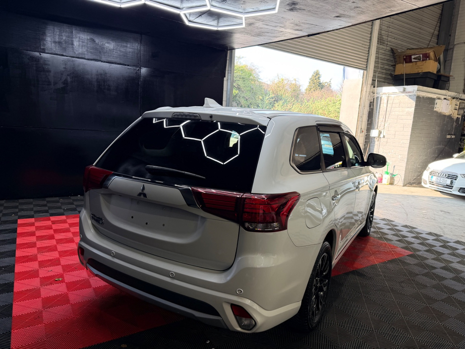 2017 Mitsubishi Outlander - image 9