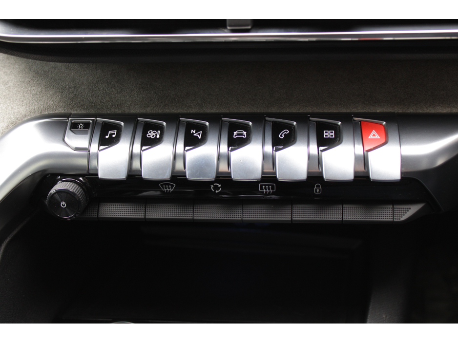 2018 Peugeot 5008 - image 15