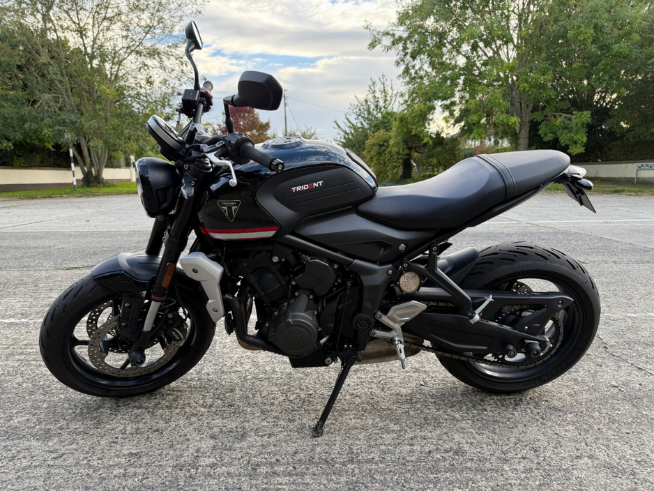 2022 Triumph Trident - image 4