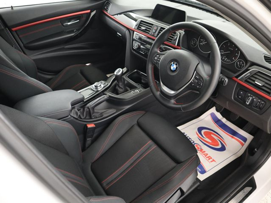 2016 BMW 3 Series - image 12