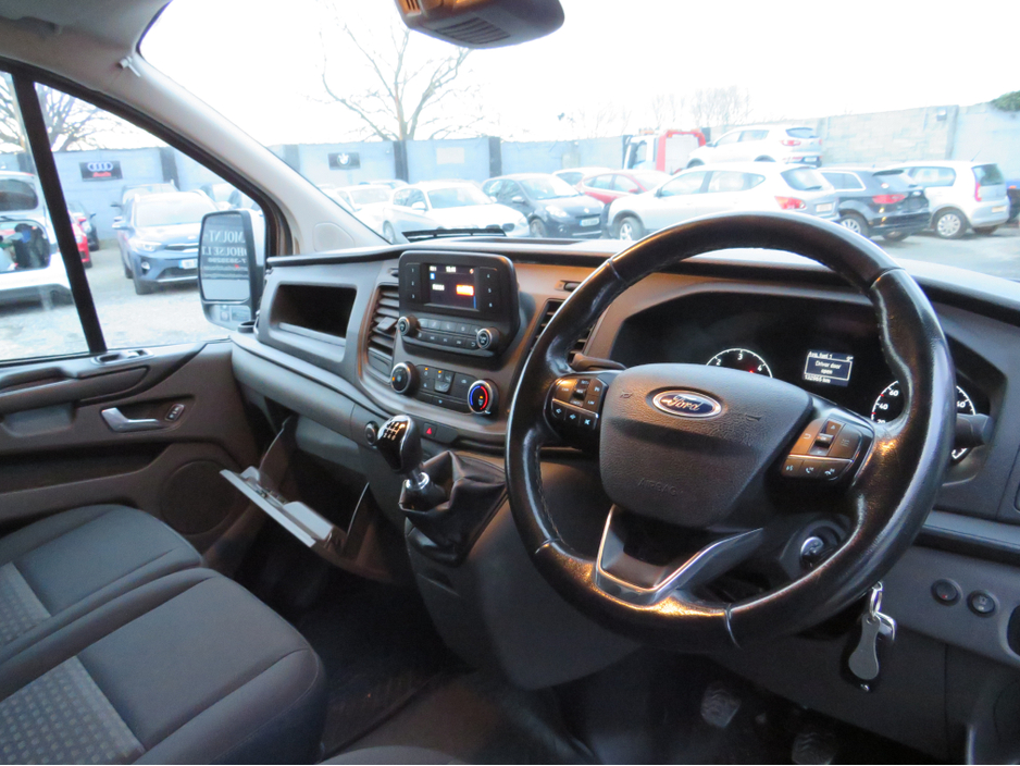 2020 Ford Transit Custom - image 14