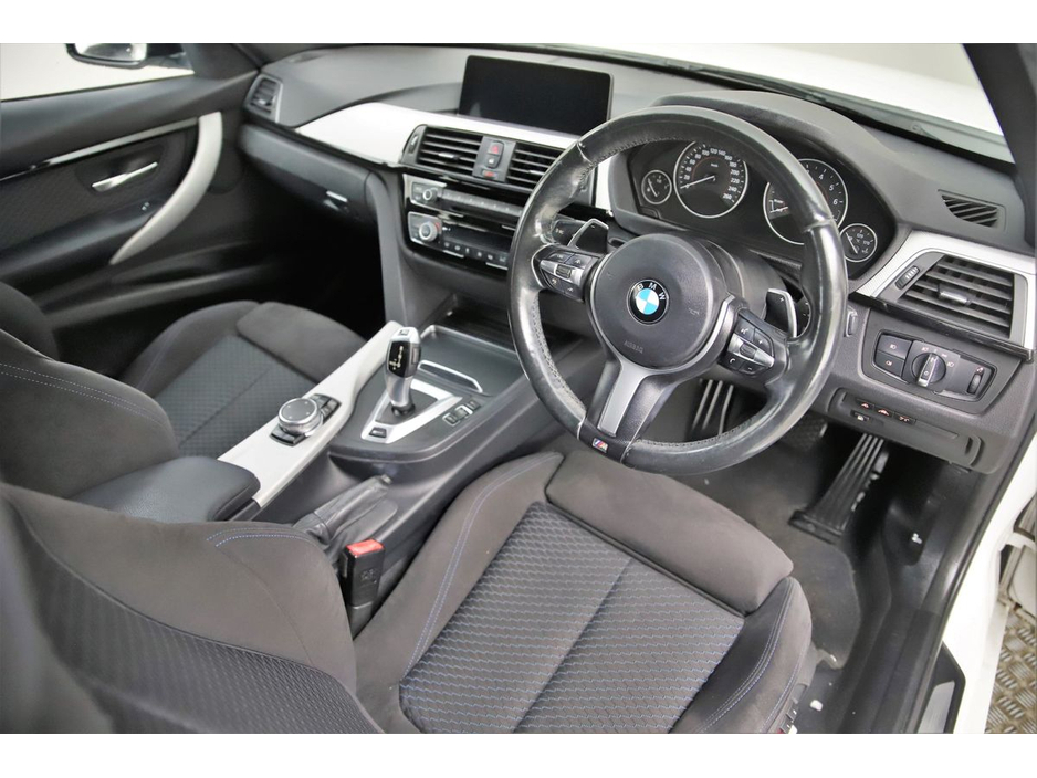 2017 BMW 3 Series - image 12