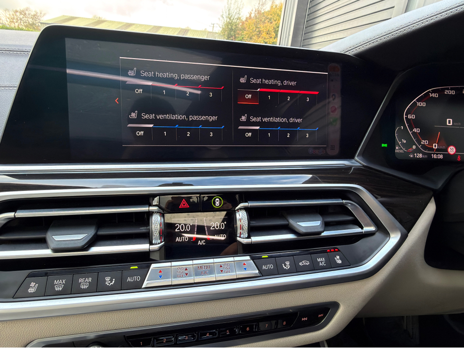 2019 BMW X5 - image 17