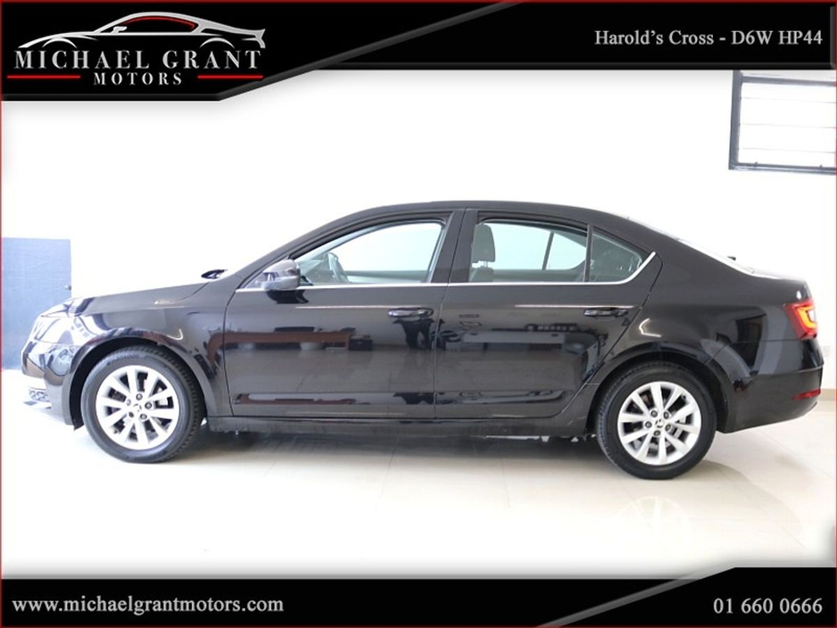 2018 Skoda Octavia - image 8