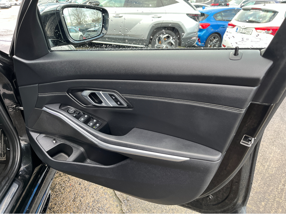 2019 BMW 3 Series 330e M-SPORT AUTOMATIC 2.0 PETROL PLUG IN HYBRID //REVERSE CAMERA//SAT NAV//FULL LEATHER HEATED SEATS// €26,950