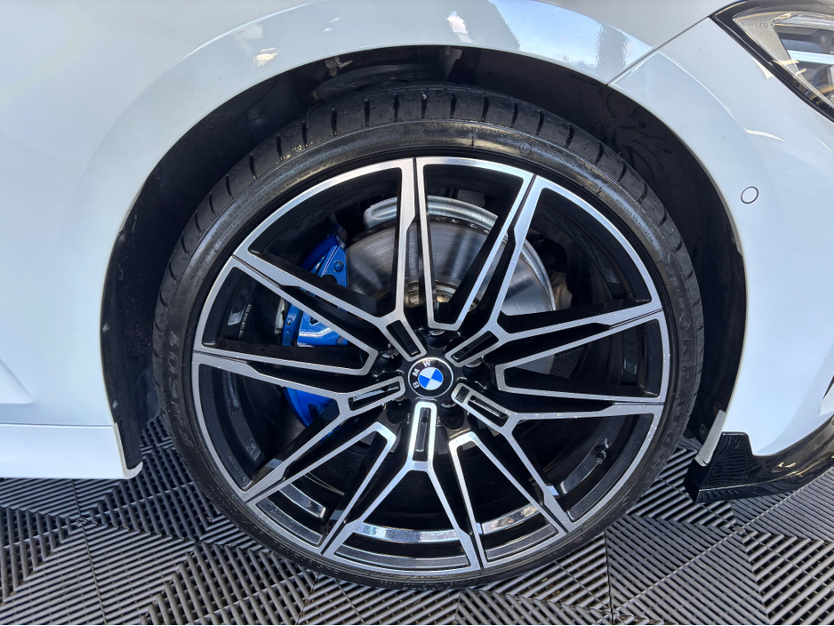 2020 BMW 3 Series - image 7