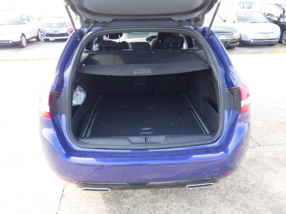 2017 Peugeot 308 - image 14