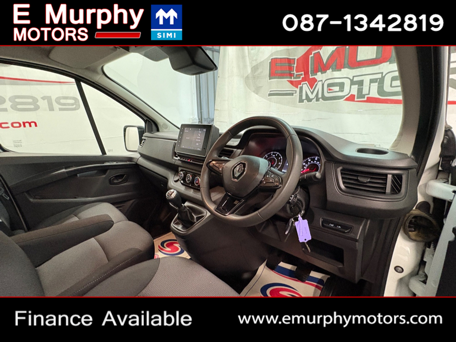 2022 Renault Trafic - image 20