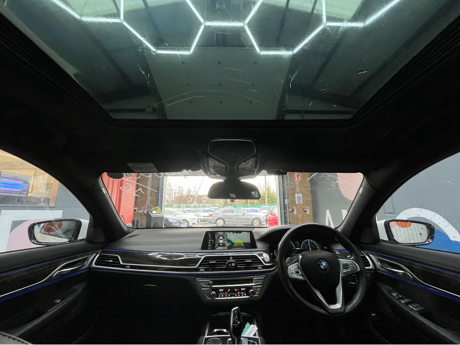 2016 BMW 7 Series 2016 BMW 740E IPERFORMANCE M-SPORT 2.0 AUTOMATIC / CRUISE CONTROL / 360° PARKING CAMERA / ELECTRIC MEMORY HEATED & MASSAGING SEATS / HEATED REAR SEATS / PANORAMIC SUNROOF / PADDLE SHIFTERS AND MORE