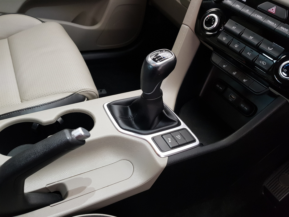 2022 Kia Sportage - image 10