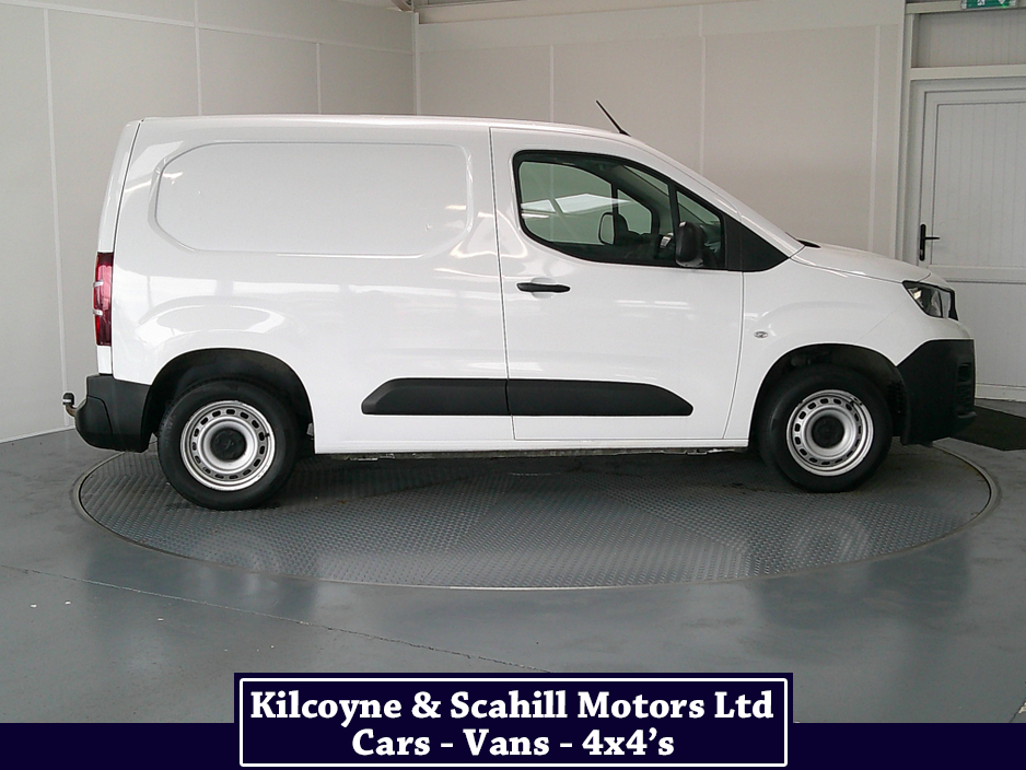 2022 Peugeot Partner - image 9