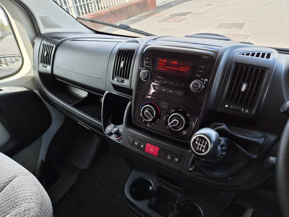 2015 Auto-Trail F-Line - image 13