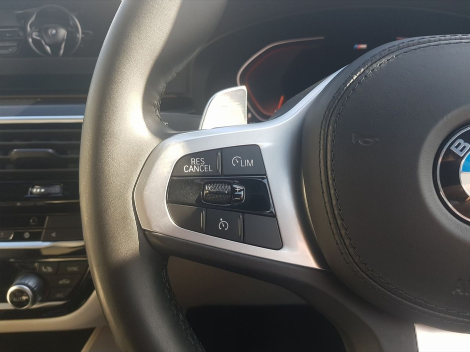 2020 BMW 5 Series - image 13