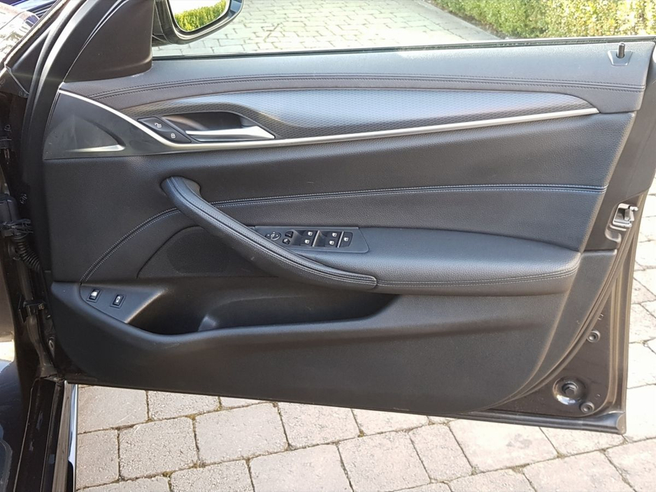 2022 BMW 5 Series - image 21