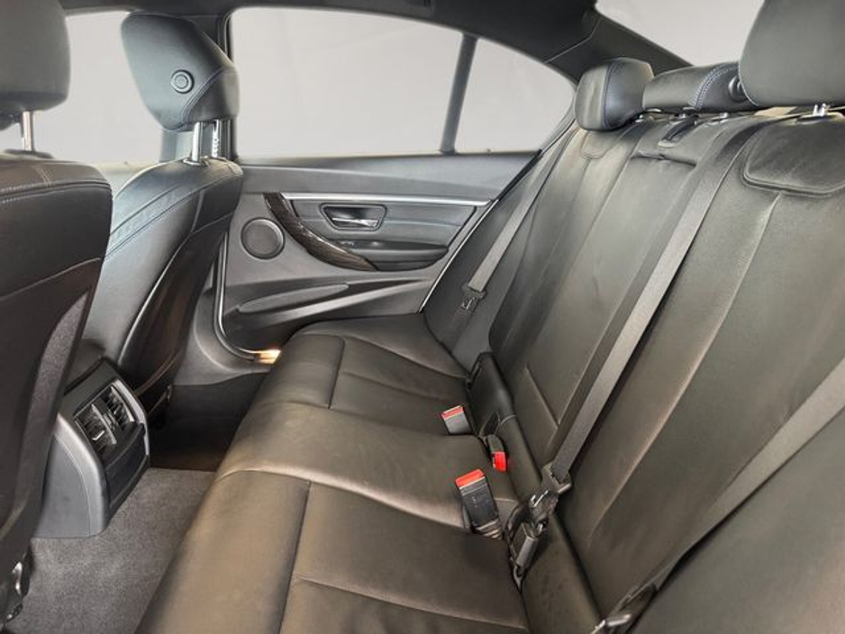 2018 BMW 3 Series - image 16