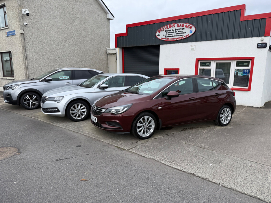 2018 Opel Astra - image 2