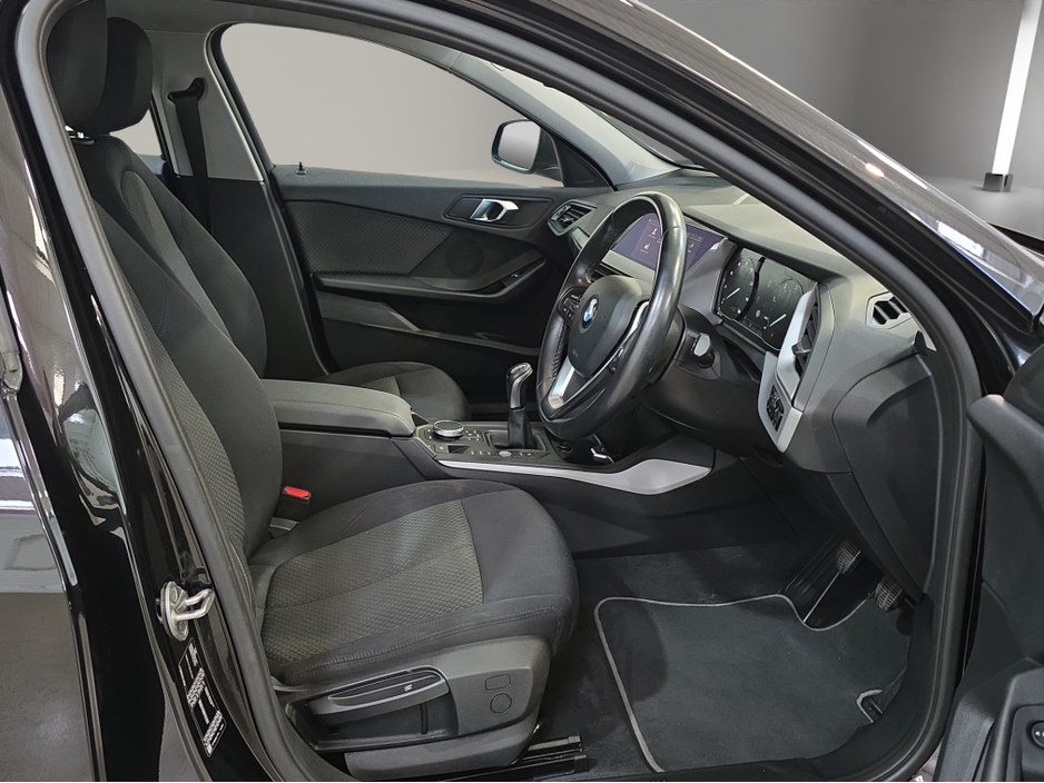 2020 BMW 1 Series - image 13